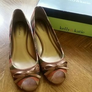 NWT Kelly & Katie wedges